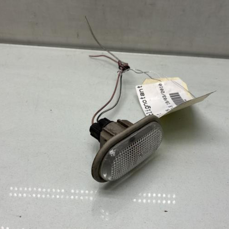 Repetiteur clignotant avant droit  (Feux) RENAULT MASTER 2 Photo n°1