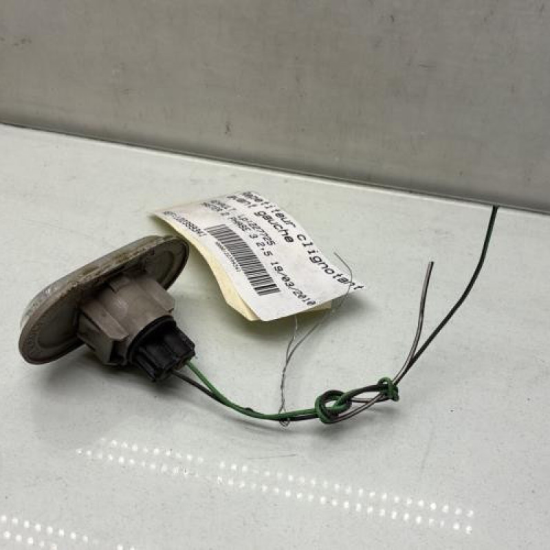 Repetiteur clignotant avant gauche (Feux) RENAULT MASTER 2 Photo n°2