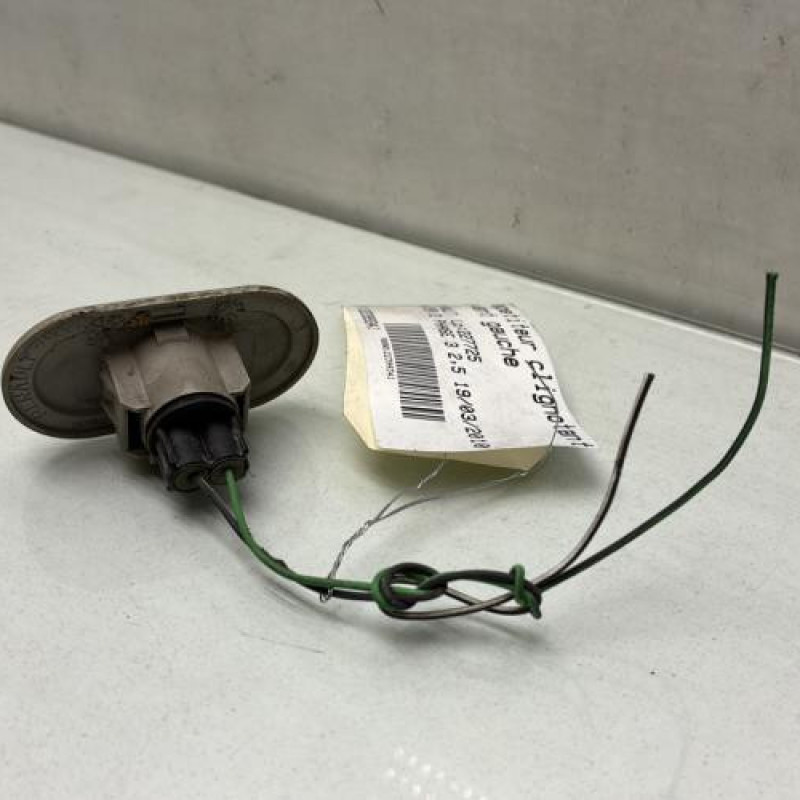 Repetiteur clignotant avant gauche (Feux) RENAULT MASTER 2 Photo n°3