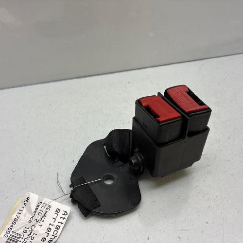 Attache ceinture arriere droit RENAULT CLIO 2 CAMPUS Photo n°1