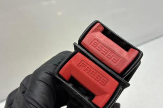 Attache ceinture arriere droit RENAULT CLIO 2 CAMPUS