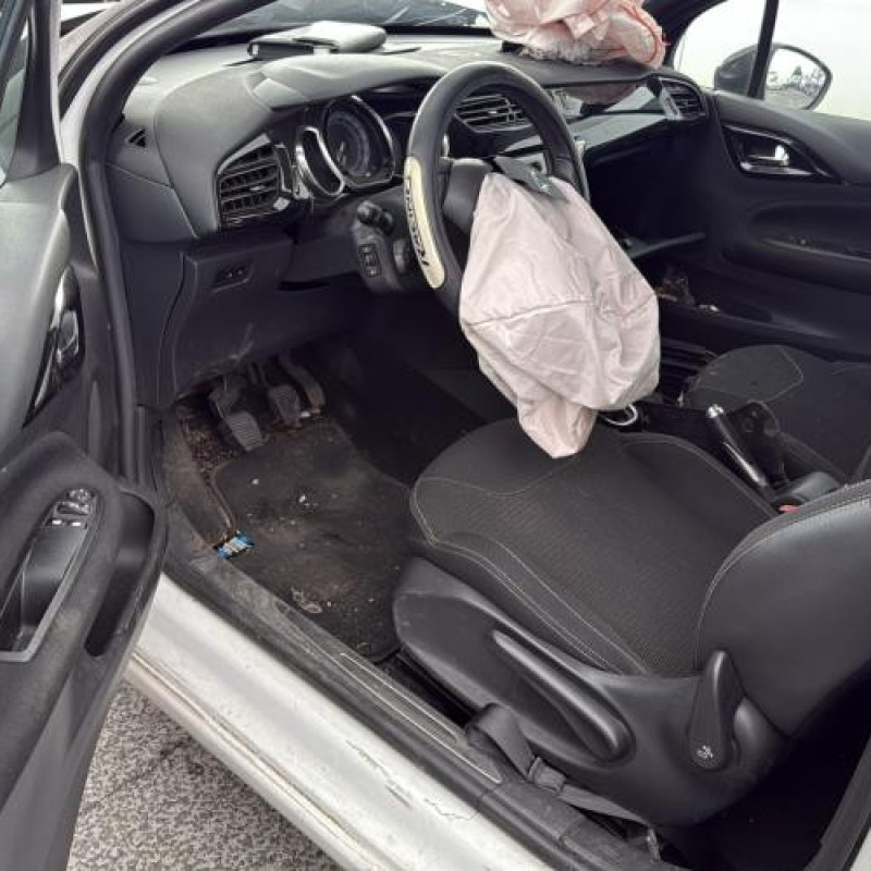 Bouchon de carburant CITROEN DS3 Photo n°14