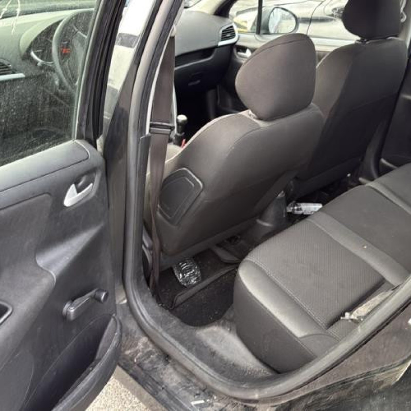 Attache ceinture avant gauche PEUGEOT 207 Photo n°15