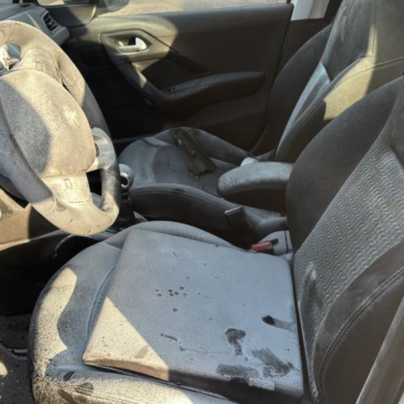 Anti brouillard arriere PEUGEOT 208 1 Photo n°15