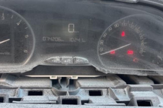 Anti brouillard arriere PEUGEOT 208 1