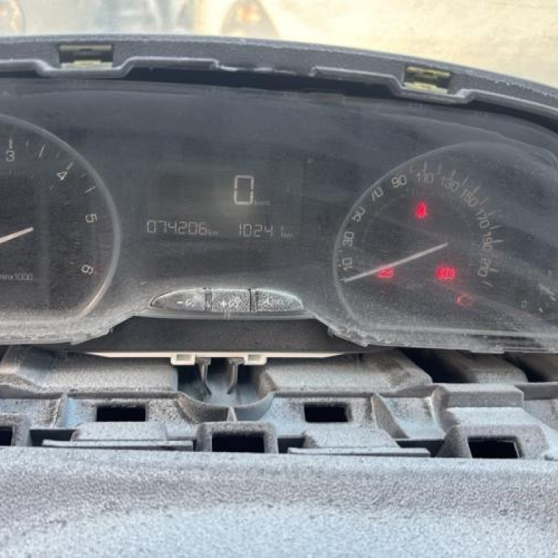 Anti brouillard arriere PEUGEOT 208 1 Photo n°19