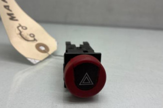 Bouton de warning PEUGEOT 306 Photo n°1