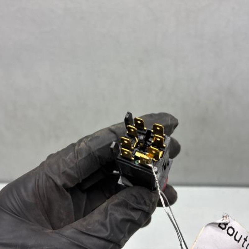 Bouton de warning PEUGEOT 306 Photo n°3