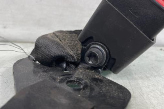 Attache ceinture arriere droit RENAULT CLIO 2