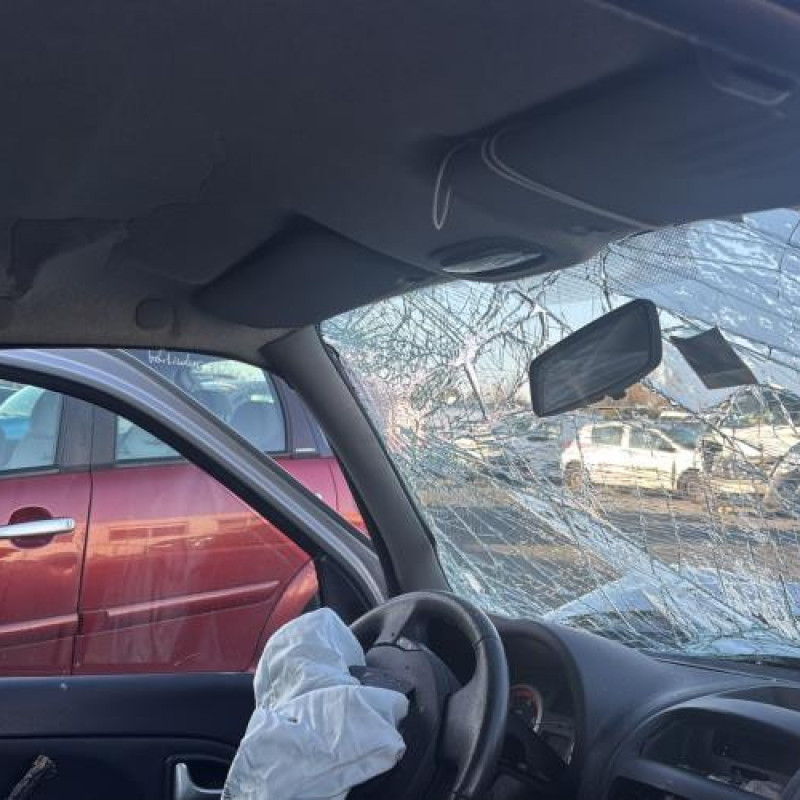 Attache ceinture arriere droit RENAULT CLIO 2 Photo n°17