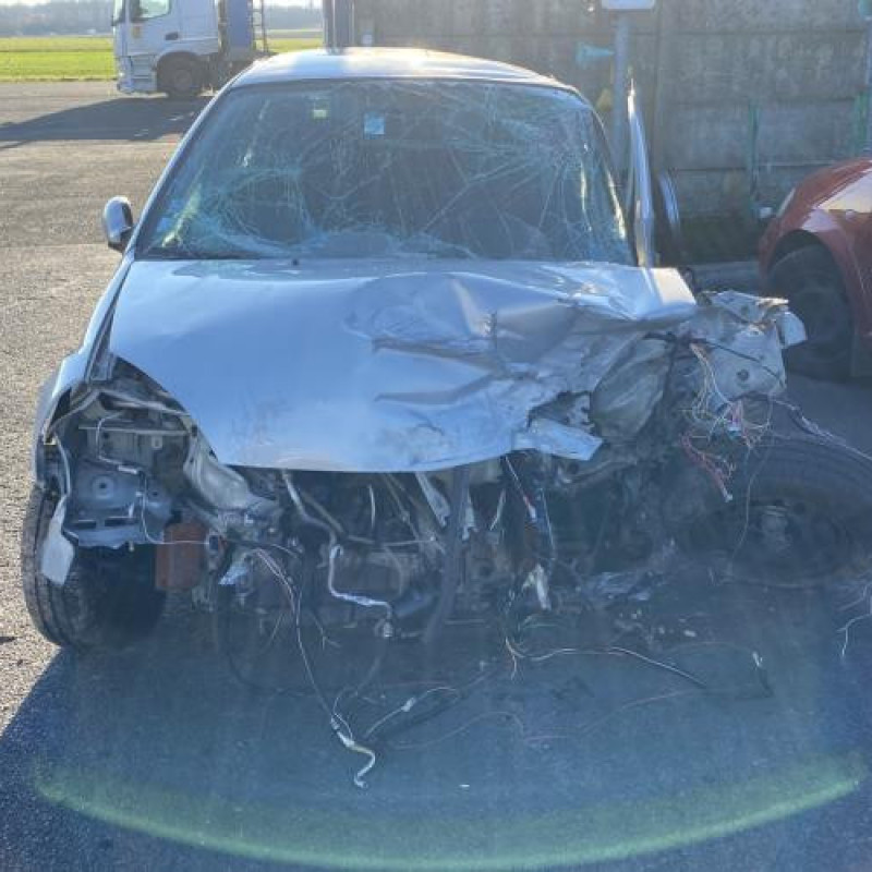 Attache ceinture arriere gauche RENAULT CLIO 2 Photo n°9