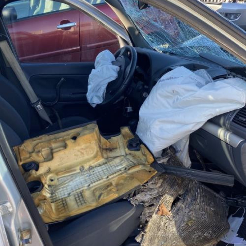 Attache ceinture arriere gauche RENAULT CLIO 2 Photo n°10