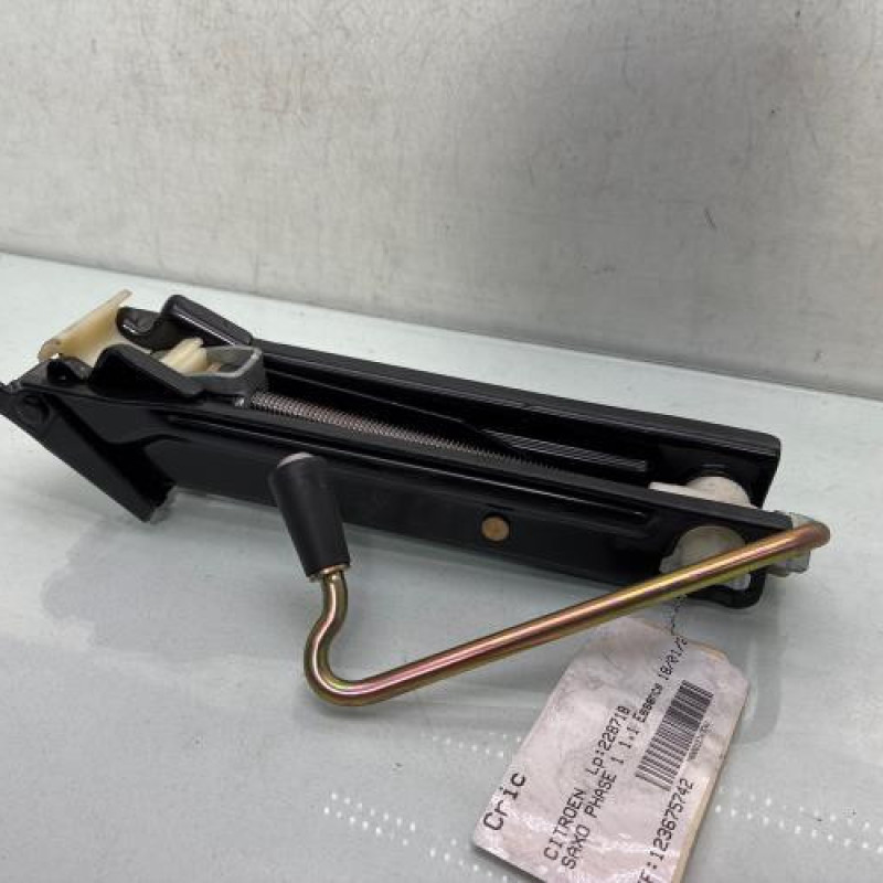 Cric CITROEN SAXO Photo n°1