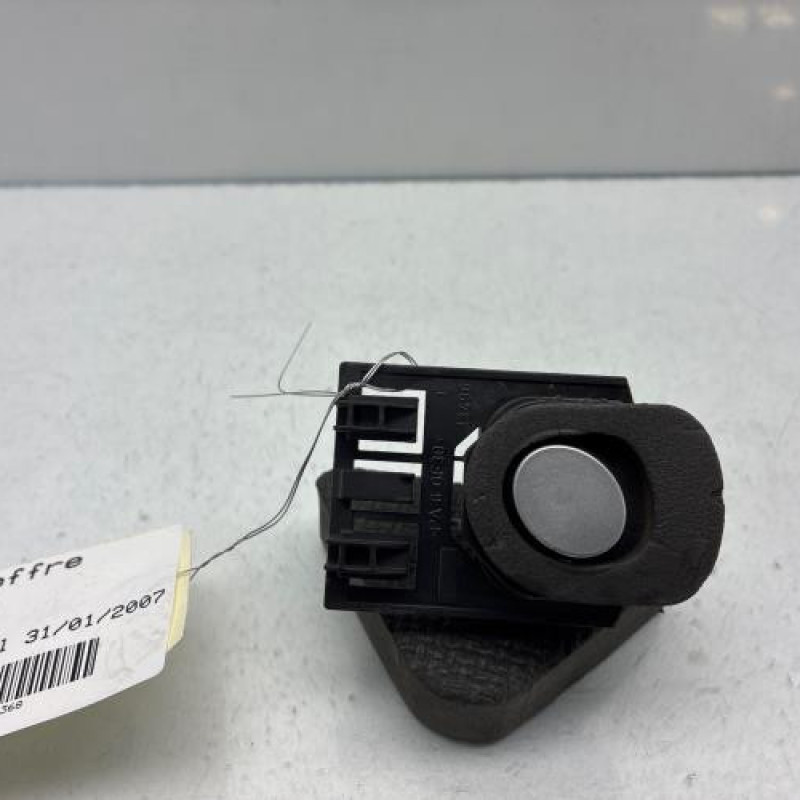 Bouton de coffre PEUGEOT 407 Photo n°1