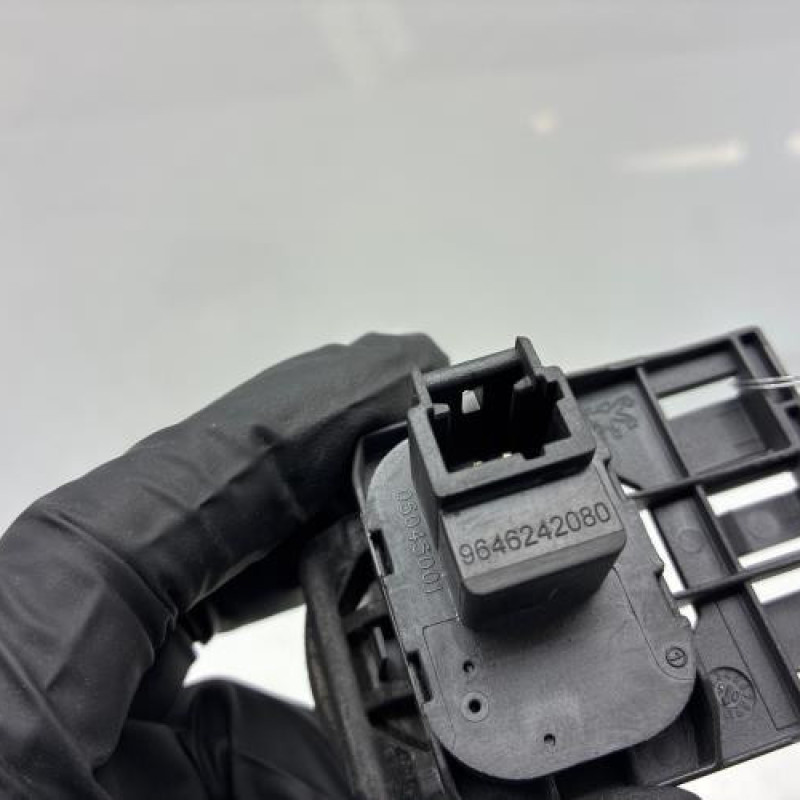 Bouton de coffre PEUGEOT 407 Photo n°3