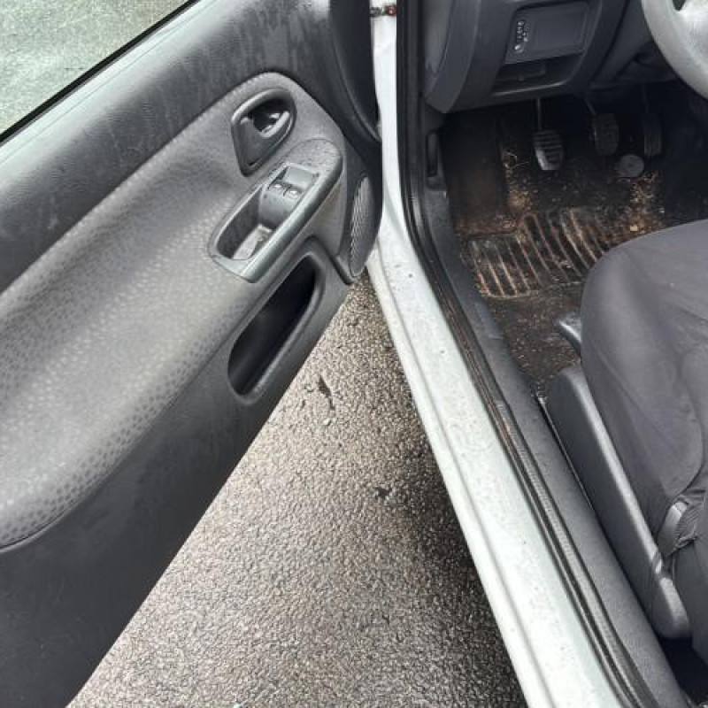 Plage arriere RENAULT CLIO 2 CAMPUS Photo n°13