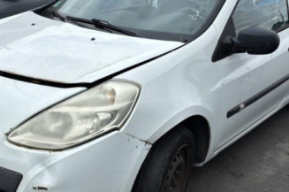 Attache ceinture avant droit RENAULT CLIO 3