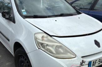 Attache ceinture avant droit RENAULT CLIO 3