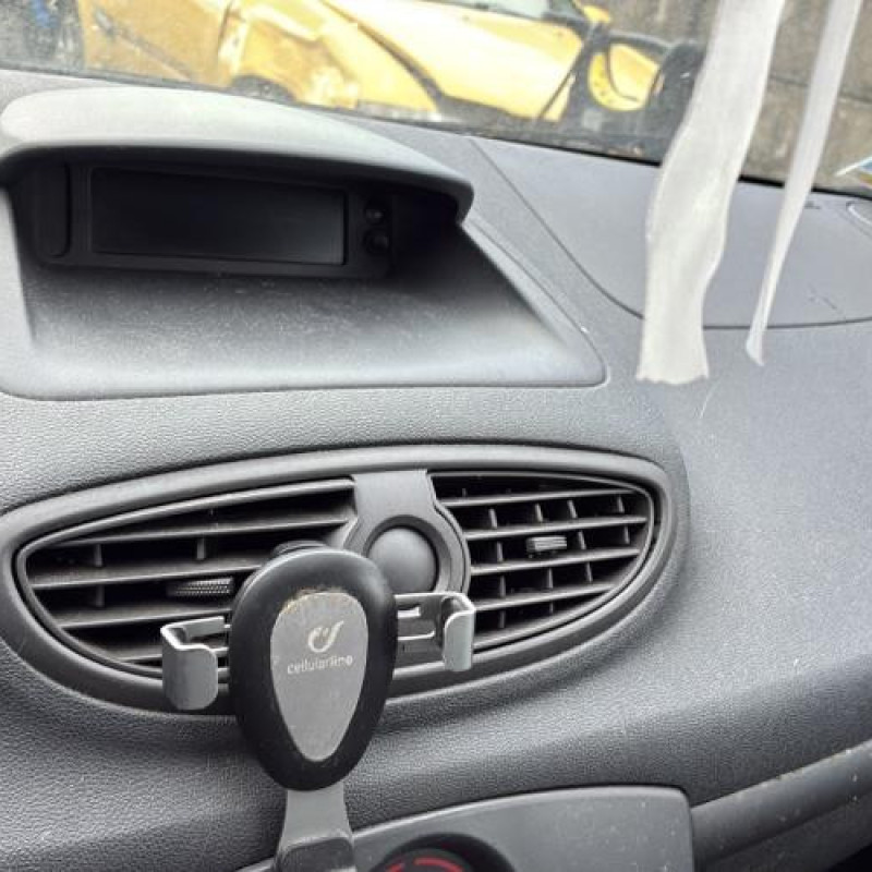 Attache ceinture avant droit RENAULT CLIO 3 Photo n°20