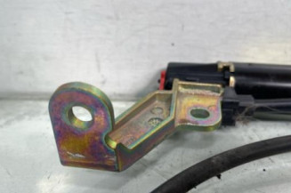 Pretensionneur de ceinture avant gauche OPEL CORSA B