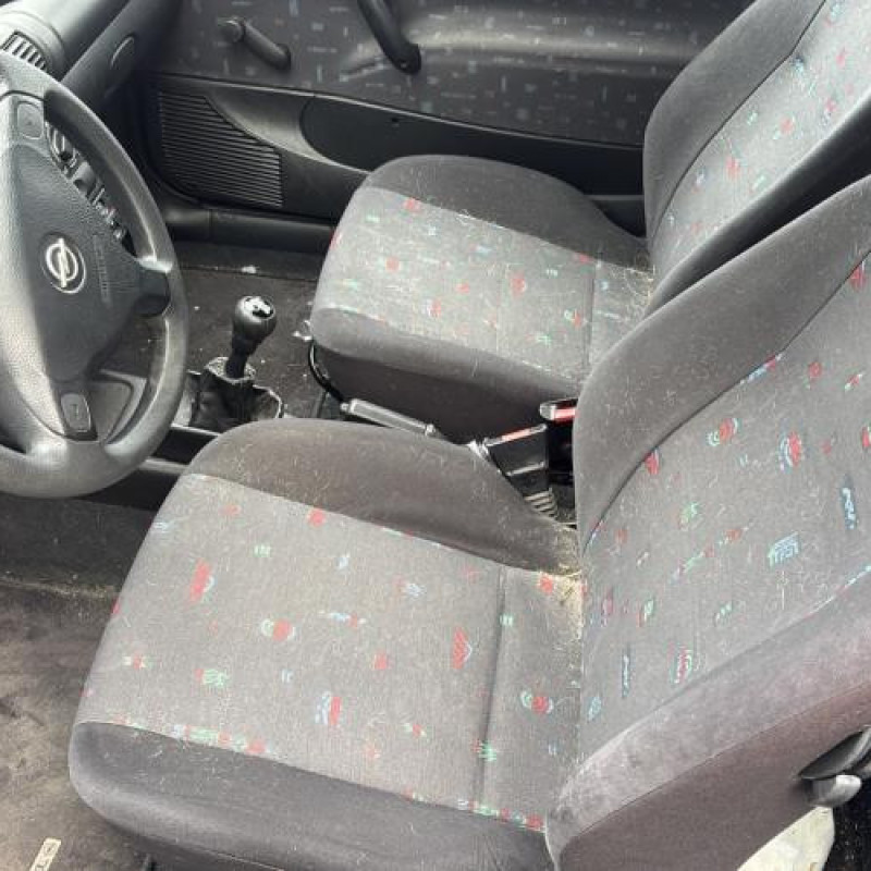 Pretensionneur de ceinture avant gauche OPEL CORSA B Photo n°14