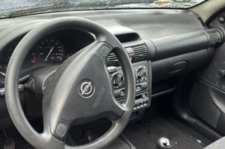 Pretensionneur de ceinture avant gauche OPEL CORSA B