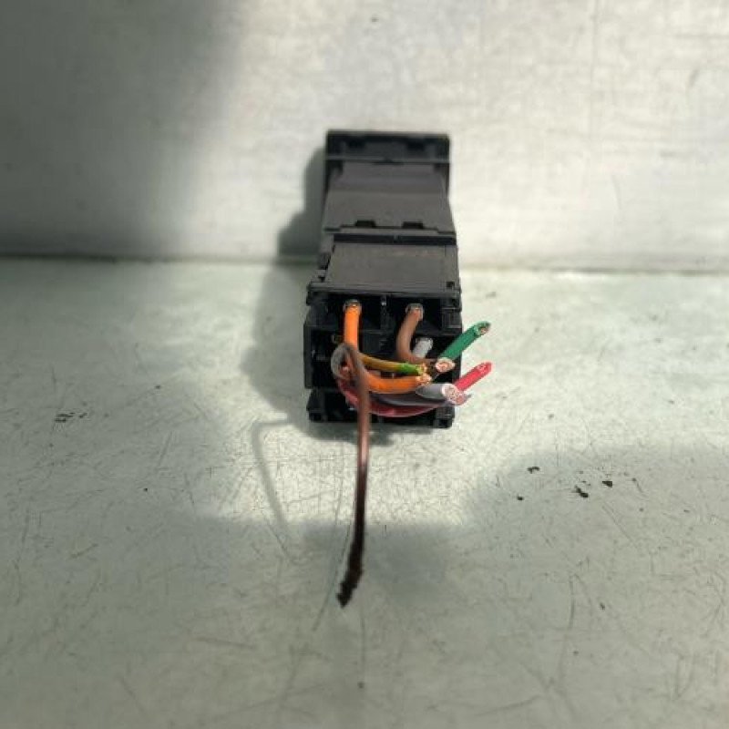 Bouton de warning CITROEN SAXO Photo n°3