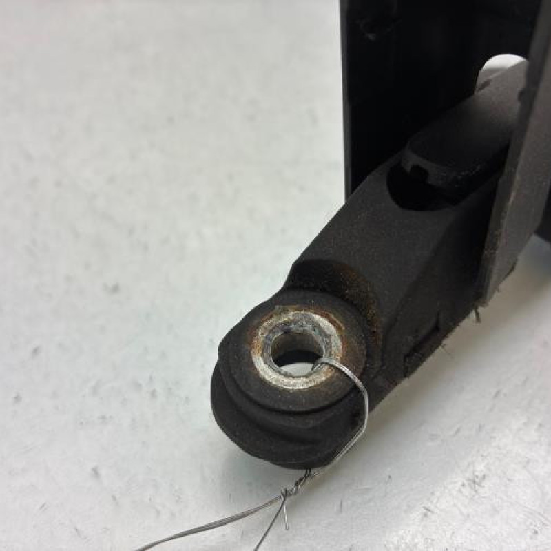 Bras essuie glace arriere PEUGEOT 308 1 Photo n°2