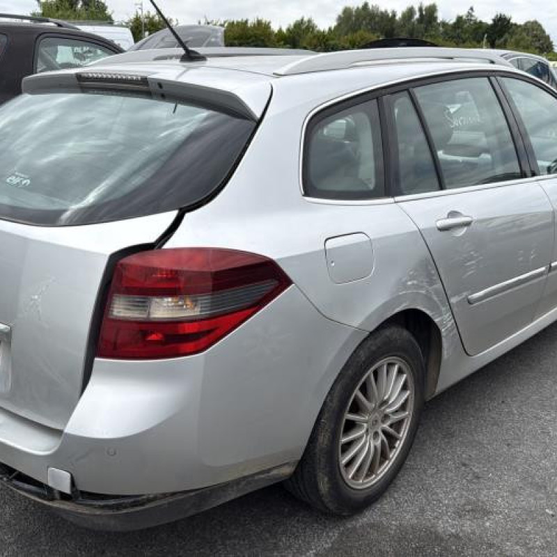 Compresseur clim RENAULT LAGUNA 3 Photo n°13