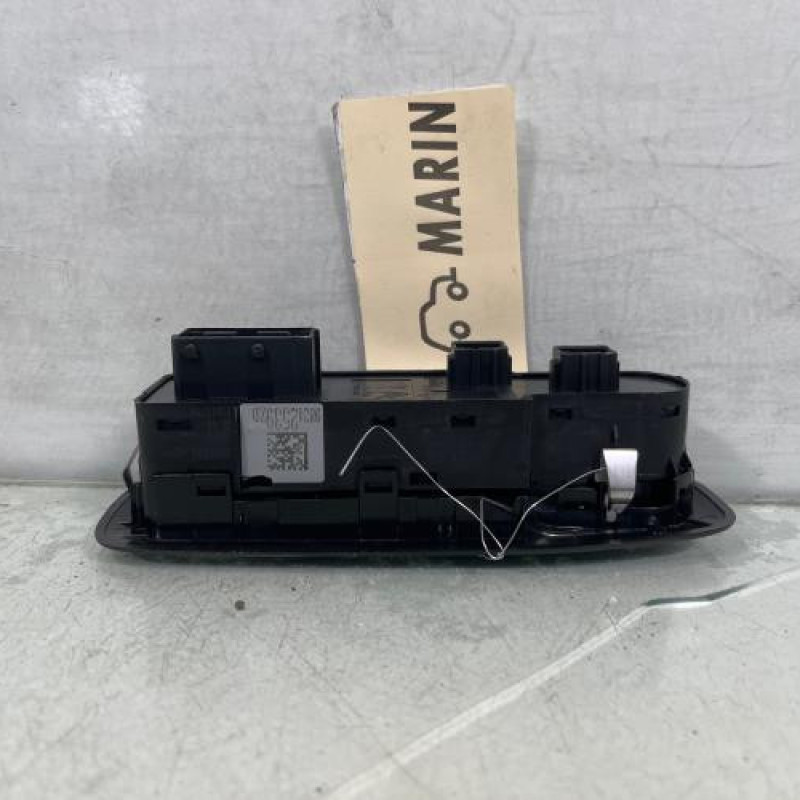 Interrupteur de leve vitre avant gauche PEUGEOT 208 1 Photo n°4