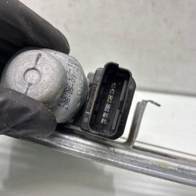 Leve vitre electrique arriere gauche RENAULT MEGANE 2 Photo n°4