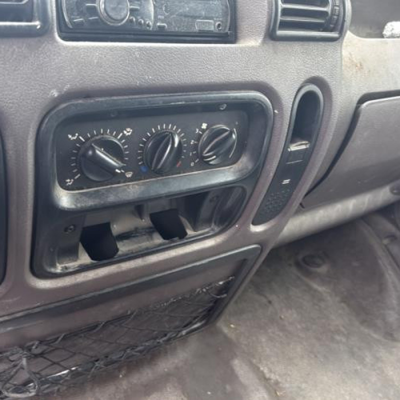 Custode avant droit (porte) OPEL MOVANO A Photo n°11