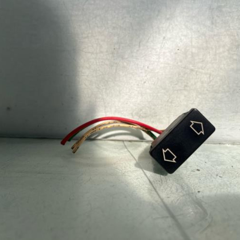 Interrupteur de leve vitre avant gauche CITROEN SAXO Photo n°1