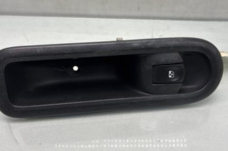 Interrupteur de leve vitre avant droit RENAULT CLIO 3 Photo n°1