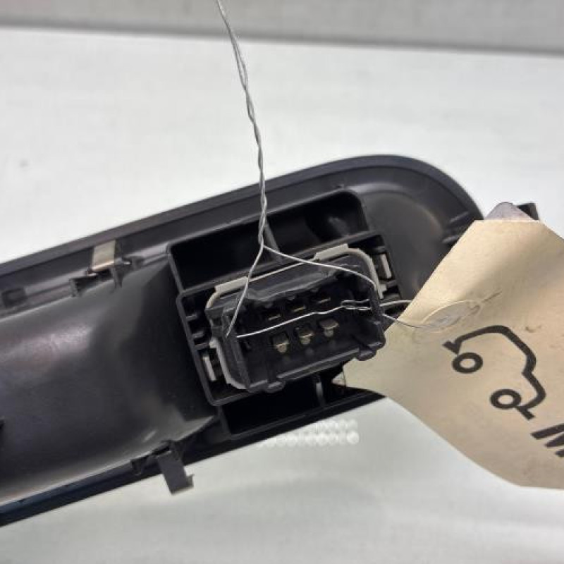 Interrupteur de leve vitre avant droit RENAULT CLIO 3 Photo n°4