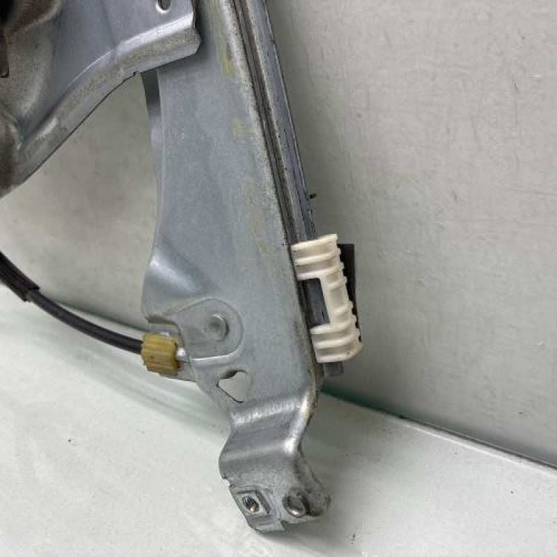 Leve vitre electrique avant droit RENAULT CLIO 3 Photo n°6