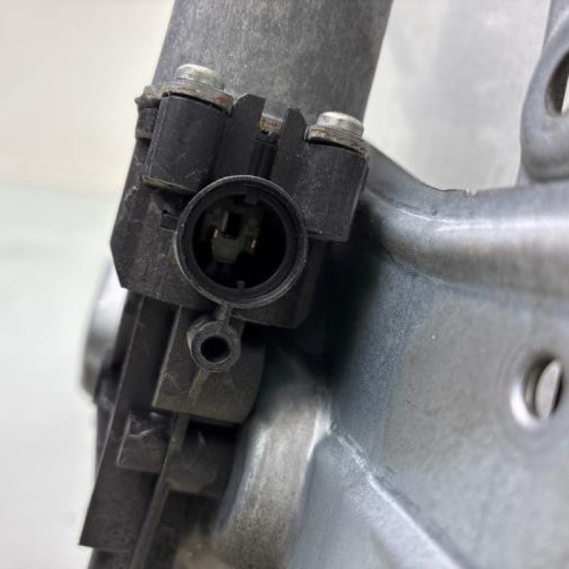 Leve vitre electrique avant droit RENAULT CLIO 3 Photo n°8