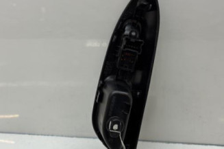 Interrupteur de leve vitre arriere droit NISSAN JUKE 1