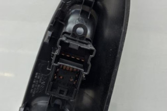 Interrupteur de leve vitre arriere droit NISSAN JUKE 1