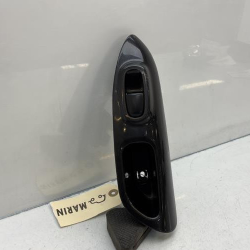 Interrupteur de leve vitre arriere gauche NISSAN JUKE 1 Photo n°1