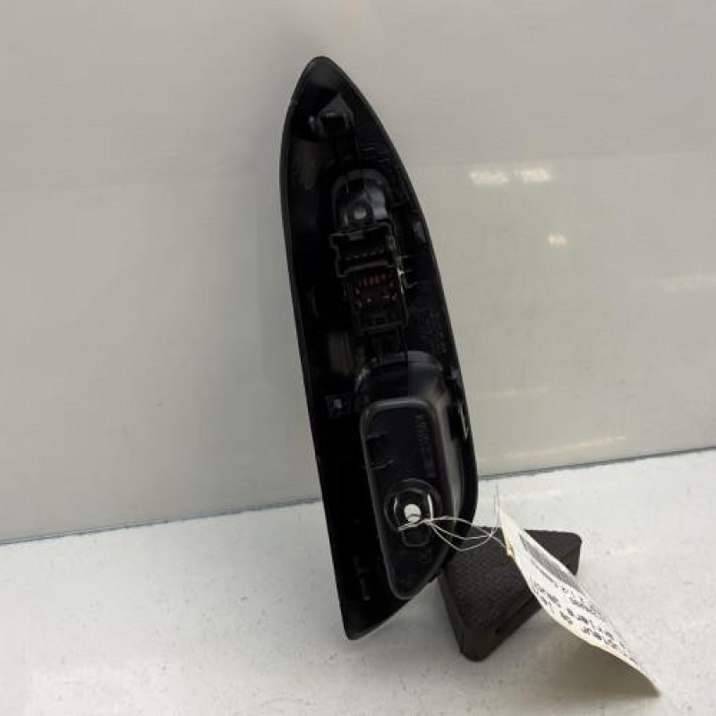 Interrupteur de leve vitre arriere gauche NISSAN JUKE 1 Photo n°4