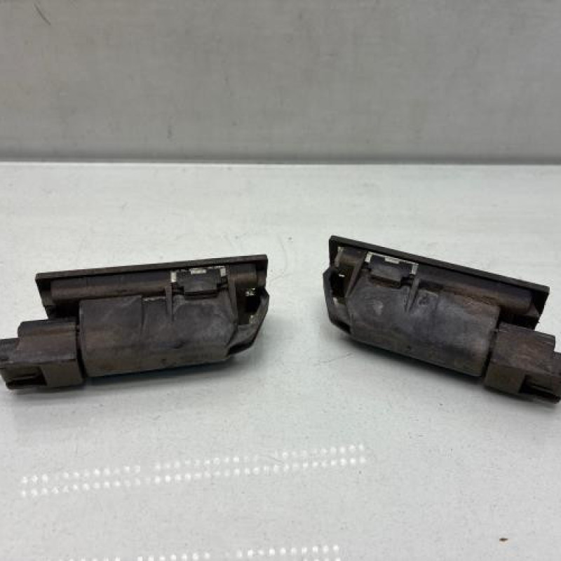 Eclairage de plaque RENAULT CLIO 3 Photo n°2