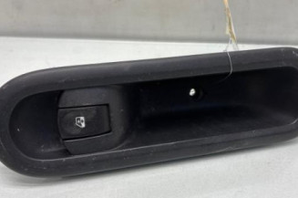 Interrupteur de leve vitre avant droit RENAULT CLIO 3 Photo n°1