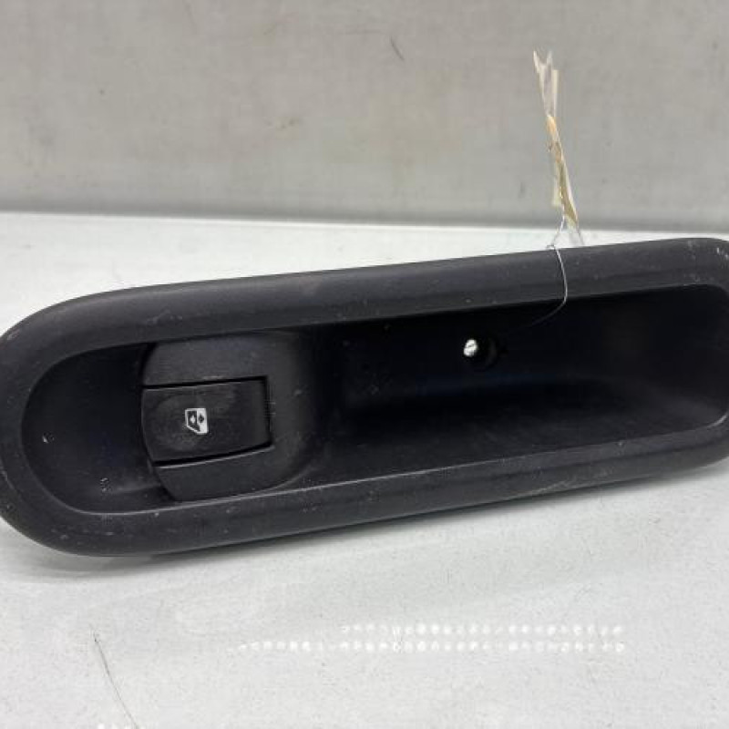 Interrupteur de leve vitre avant droit RENAULT CLIO 3 Photo n°1