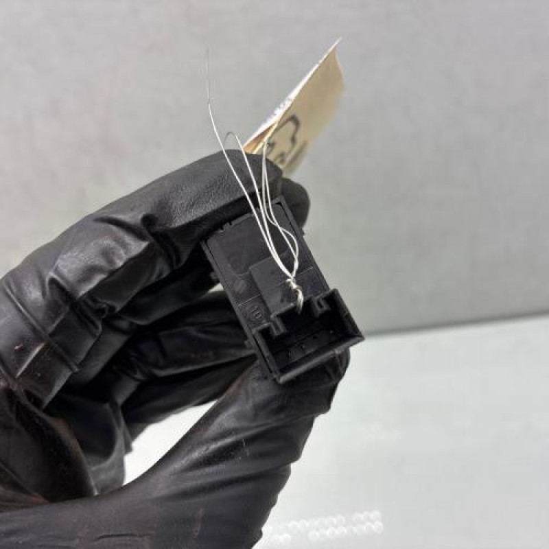 Interrupteur de leve vitre arriere gauche VOLKSWAGEN GOLF 6 Photo n°3