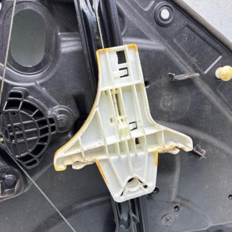 Leve vitre electrique arriere droit VOLKSWAGEN GOLF 6 Photo n°3