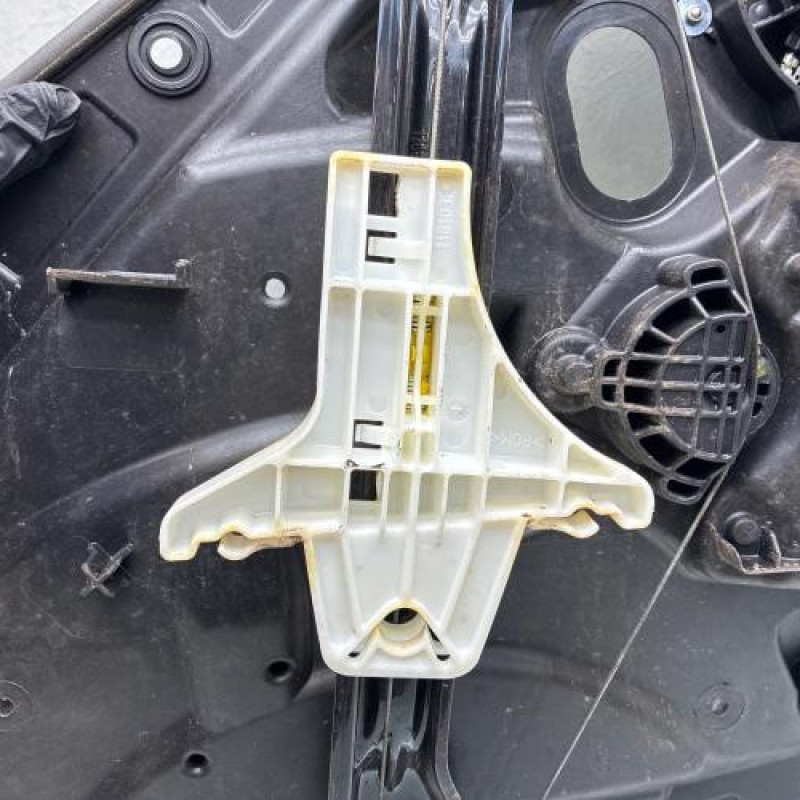 Leve vitre electrique arriere gauche VOLKSWAGEN GOLF 6 Photo n°4