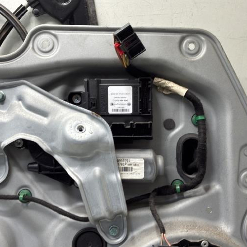Leve vitre electrique avant gauche VOLKSWAGEN TOURAN 1 Photo n°2