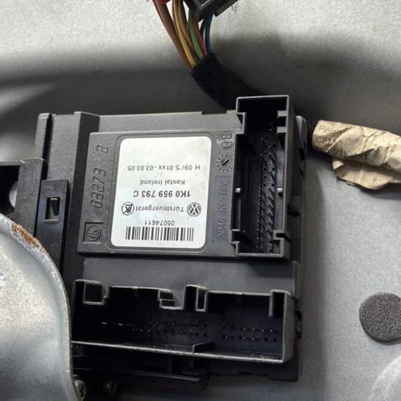 Leve vitre electrique avant gauche VOLKSWAGEN TOURAN 1 Photo n°4