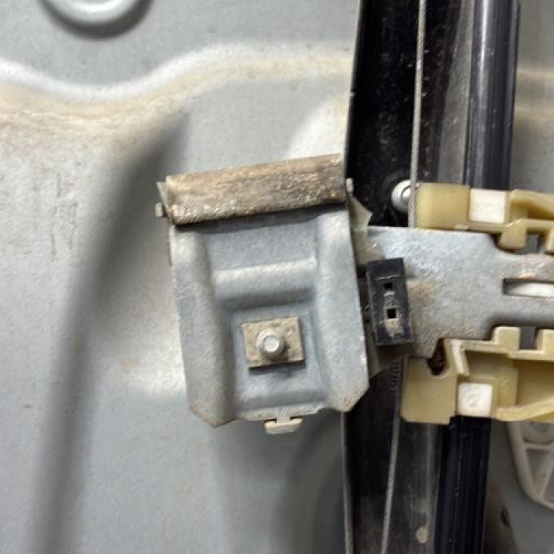 Leve vitre electrique avant gauche VOLKSWAGEN TOURAN 1 Photo n°9